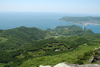 安満岳頂上から春日集落、生月島