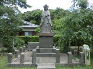 中山愛子像（亀岡神社内）